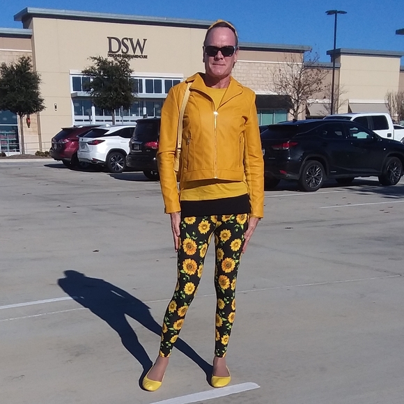 Complete Outfits - Picture 2 of 16